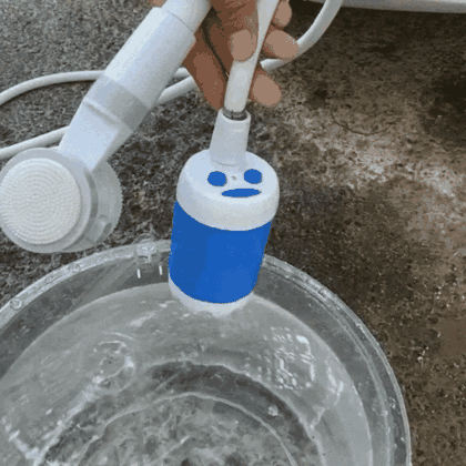 ShowerGo i bruk, pumpen i hinken